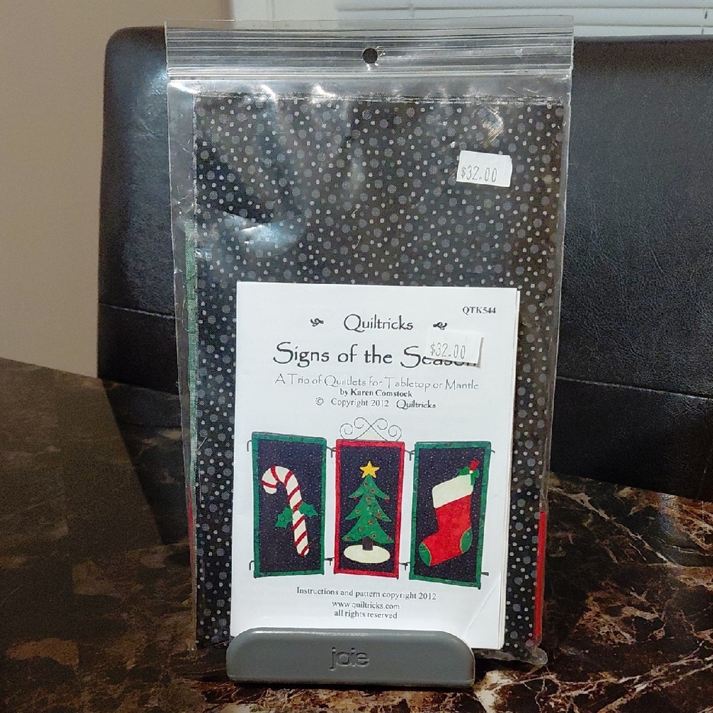 NWT 2012 Quiltricks Signs of the Season Quilets for Tabletop or Mantle Kit